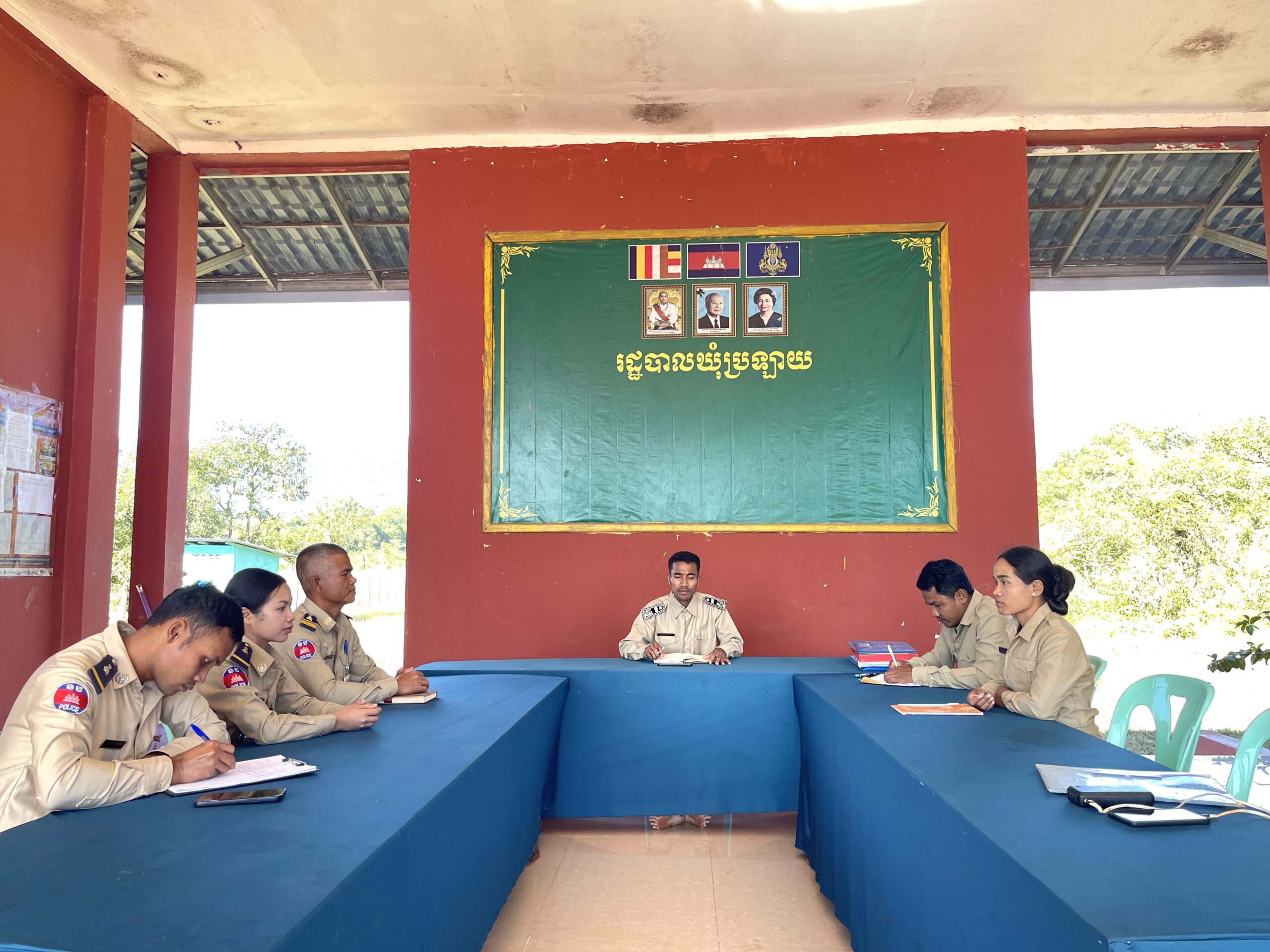 ប៉ុស្តិ៍នគរបាលរដ្ឋបាលឃុំប្រឡាយ បានចេញល្បាតក្នុងមូលដ្ឋាននិងចុះជួបក្រុមប្រឹក្សាឃុំដើម្បីសម្រង់ព័ត៏មានបទល្មើសដែលកើតឡើងក្នុងឃុំ អំពីរនគរបាលនិងសហគមន៍