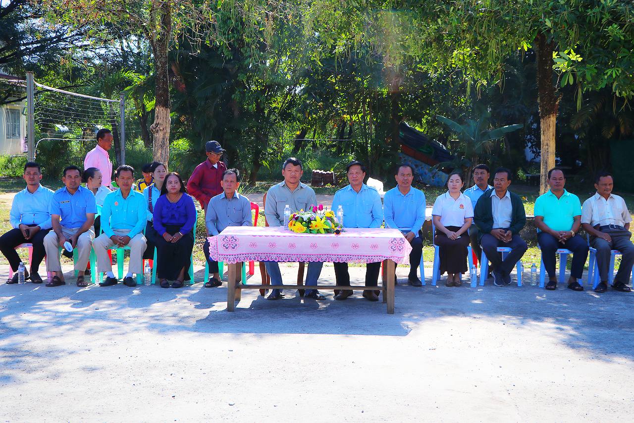 លោក ង៉ែត ឡឹង ប្រធានមន្ទីរអប់រំ យុវជន និងកីឡា និង លោកឧត្តមសេនីយ៍ត្រី មីន រស្មី ស្នងការរង នៃស្នងការនគរបាលខេត្តកោះកុង តំណាងដ៏ខ្ពង់ខ្ពស់នាយឧត្តមសេនីយ៍ យន្តមី​ន រដ្ឋលេខាធិកាក្រសួងការពារជាតិ បានចូលរួមចែកកង់(ប្រើប្រាស់រួច)ចំនួន ៥៥គ្រឿង ដល់សាលាបឋមសិក្សាចំនួន៦ ក្នុង ក្រុងខេមរភូមិន្ទ និង ១ ក្នុងស្រុកមណ្ឌលសីមា