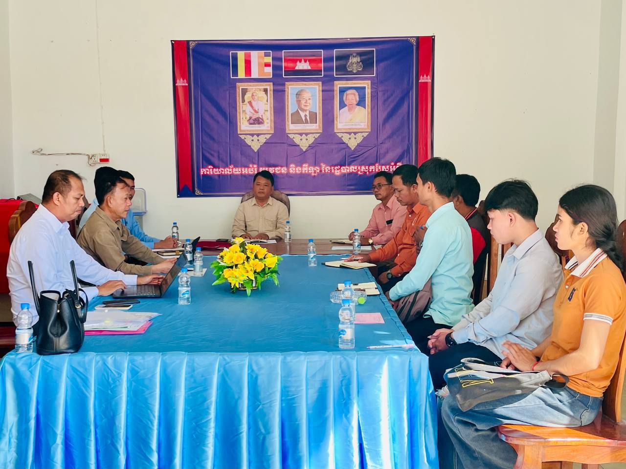 លោក សៀង សុទ្ធមង្គល អភិបាលរងស្រុកស្រែអំបិល អញ្ជើញជាអធិបតីក្នុងកិច្ចប្រជុំស្តីពីការជ្រើសរើសគ្រូបង្រៀនជាប់កិច្ចសន្យាចំណេះទូទៅ