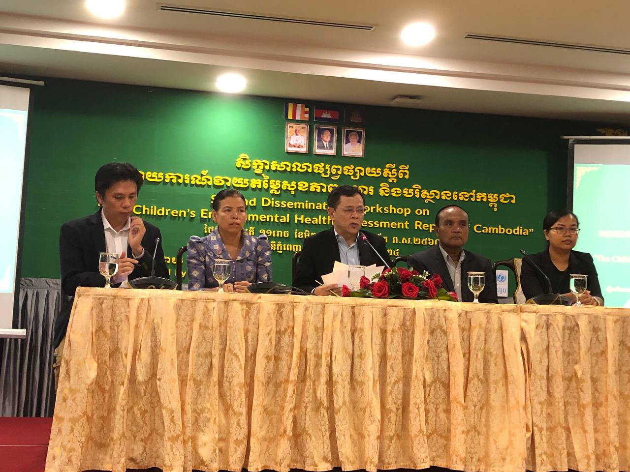 លោកស្រី នាក់ សង អនុប្រធានមន្ទីរអប់រំ យុវជន និងកីឡាខេត្តកោះកុង បានអញ្ជើញចូលរួមវគ្គសិក្ខាសាលាស្តីពី របាយការណ៍វាយតម្លៃស្តីពី សុខភាពកុមារ និងបរិស្ថាន នៅសណ្ឋាគារសាន់វ៉េ