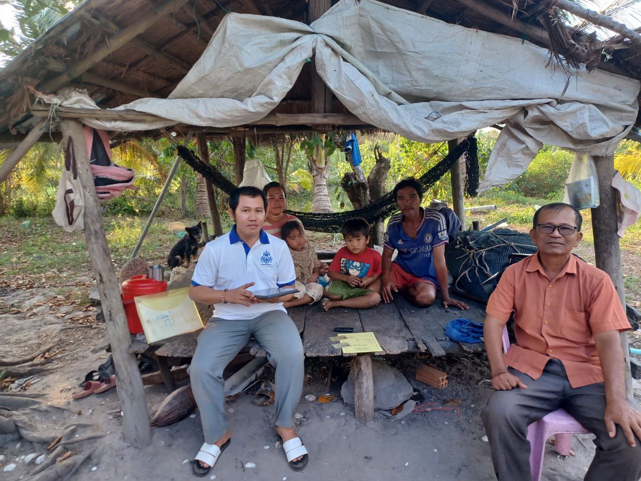 ក្រុមការងារសម្រាប់ការអនុវត្តកម្មវិធីកំណត់អត្តសញ្ញាណកម្មគ្រួសារក្រីក្រ និងងាយរងហានិភ័យឃុំទួលគគីរ បានបន្តចុះសម្ភាសគ្រួសារក្រីក្រ ដែលជិតផុតសុពលភាព និងចុះសម្ភាសគ្រួសារក្រីក្រតាមការស្នើសុំនៅភូមិតាចាត ឃុំទួលគគីរ