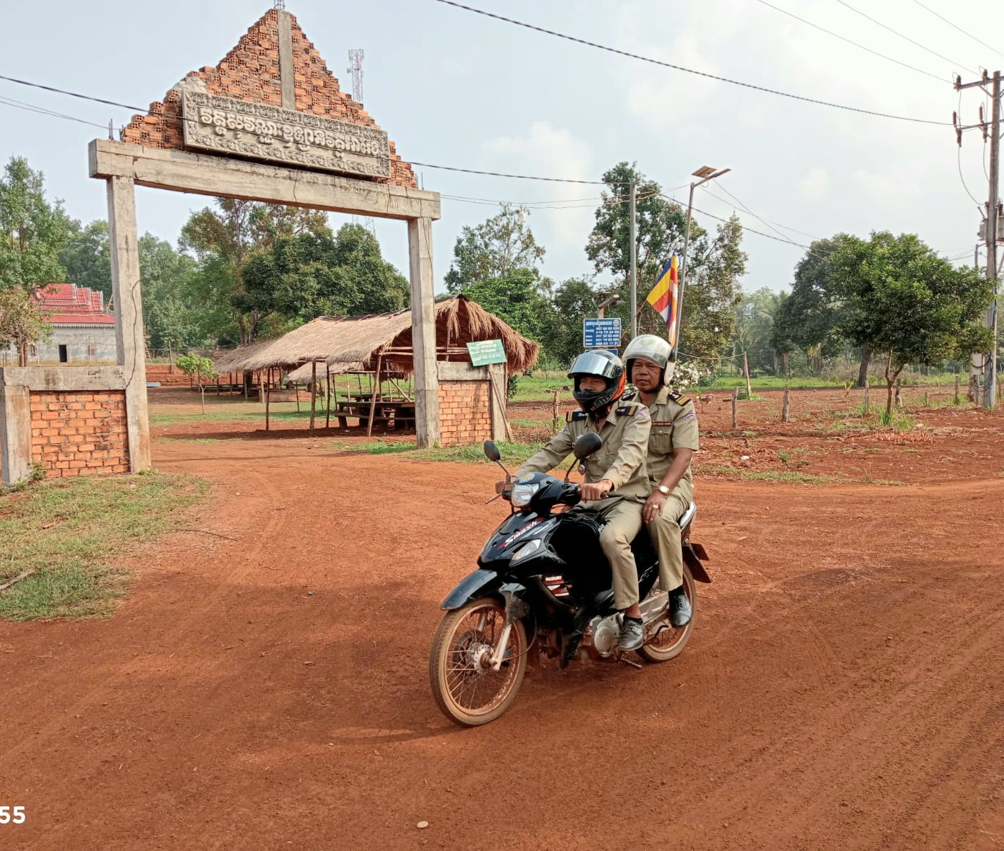 ប៉ុស្តិ៍នគរបាលរដ្ឋបាលឃុំថ្មដូនពៅ បានចេញល្បាតក្នុងមូលដ្ឋាន និងសហការជាមួយលោកមេភូមិ អនុភូមិ និងសមាជិកភូមិទាំងពីរភូមិ ដើម្បីសម្រង់ពត៍មានផ្សេងៗ