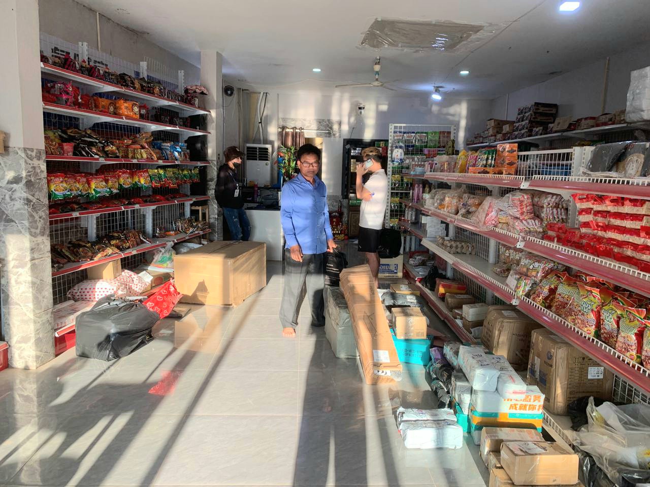 លោក​ តូច​ សាវឿន​ ប្រធាន​ការិយាល័យជំនាញប្រៃសណីយ៍​ នៃមន្ទីរប្រៃសណីយ៍និងទូរគមនាគមន៍ខេត្តកោះកុង បានចុះពិនិត្យសាខាក្រុមហ៊ុន JISHI លើកស្លាកបើកធ្វើអាជីវកម្មសេវាដឹកបញ្ញើមួយកន្លែង ជាជនជាតិចិន ស្ថិតនៅភូមិចាំយាម ឃុំប៉ាក់ខ្លង ស្រុកមណ្ឌលសីមា ខេត្តកោះកុង