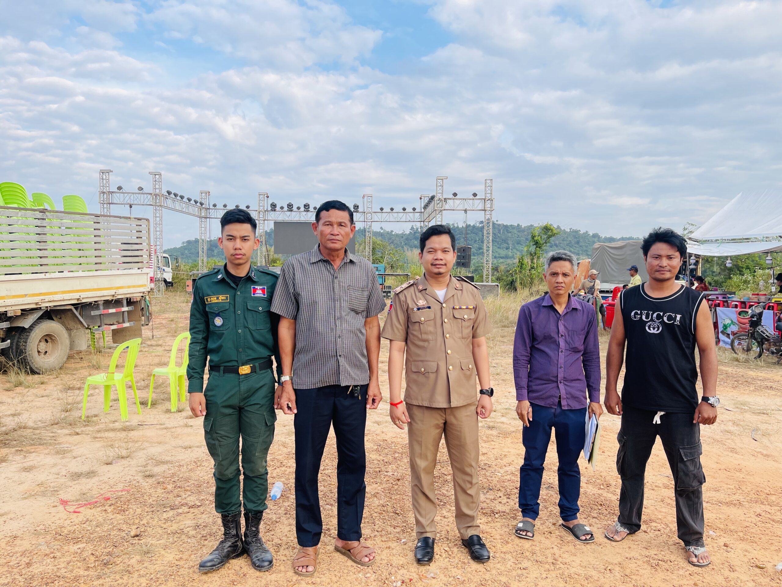 លោក យ៉ាង រិទ្ធីរ៉ា នាយករងរដ្ឋបាលសាលាស្រុក គិរីសាគរ បានដឹកនាំ ក្រុមការងារចុះពិនិត្យការស្នើសូម ប្រគំតន្ត្រីតាម ទីសាធារណៈលក្ខណៈជាតិ មួយកន្លែង ស្ថិតនៅភូមិភ្ញីមាស ឃុំភ្ញីមាស ស្រុកគិរីសាគរ ខេត្តកោះកុង