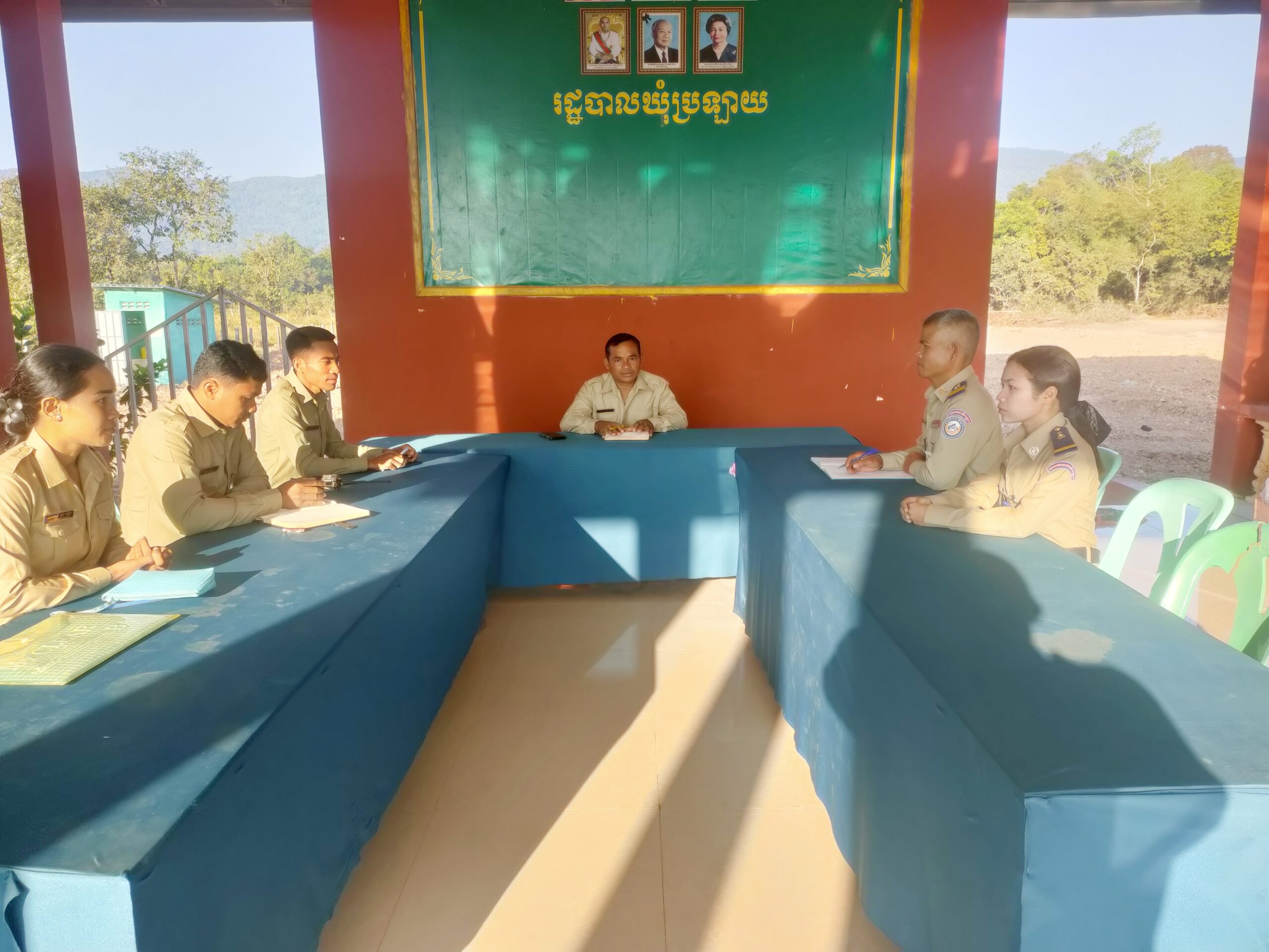 រដ្ឋបាលឃុំប្រឡាយ លោក សុខ ខ្មៅ មេឃុំប្រឡាយ បានដឹកនាំកិច្ចប្រជុំ ស្តីពី នគរបាលសហគមន៍ និងជាមួយកម្លាំងប៉ុស្តិ៍ឃុំប្រឡាយ និងដើម្បី ធ្វើ វេទិកាសាធារណៈផ្សព្វផ្សាយពីគោលនយោបាយ ភូមិ ឃុំ សង្កាត់ មានសុវត្ថិភាព ទាំង៧ចំនុចដល់ ប្រជាពលរដ្ឋ ទីកន្លែងប្រជុំសាលាឃុំប្រឡាយ។