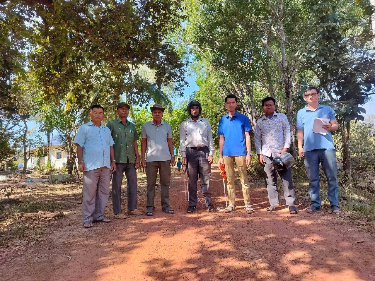 លោក អាន ចាន់គង្គារ ប្រធានការិយាល័យផែនការ និងគាំទ្រឃុំ សង្កាត់ បានចូលរួមជាមួយមន្រ្តីបច្ចេកទេសខេត្ត ចុះសិក្សា គម្រោងស្រុកបូទុមសាគរ