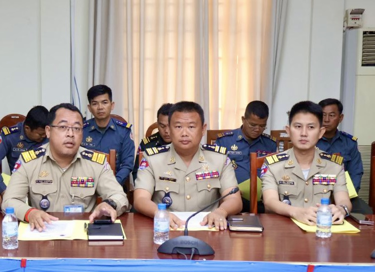 លោកវរសេនីយ៍ទោ ដូង​ វណ្ណា​ អធិការនគរបាល​ ស្រុកស្រែអំបិល​ បានអញ្ជើញ​ចូលរួម​កិច្ច​ប្រជុំ​ស្ដីពី​”ក្រុម​ការងារ​បង្រ្កាប​ការលេង​ល្បែង​ស៉ីសង​ខុសច្បាប់​គ្រប់​ប្រភេទ​”​