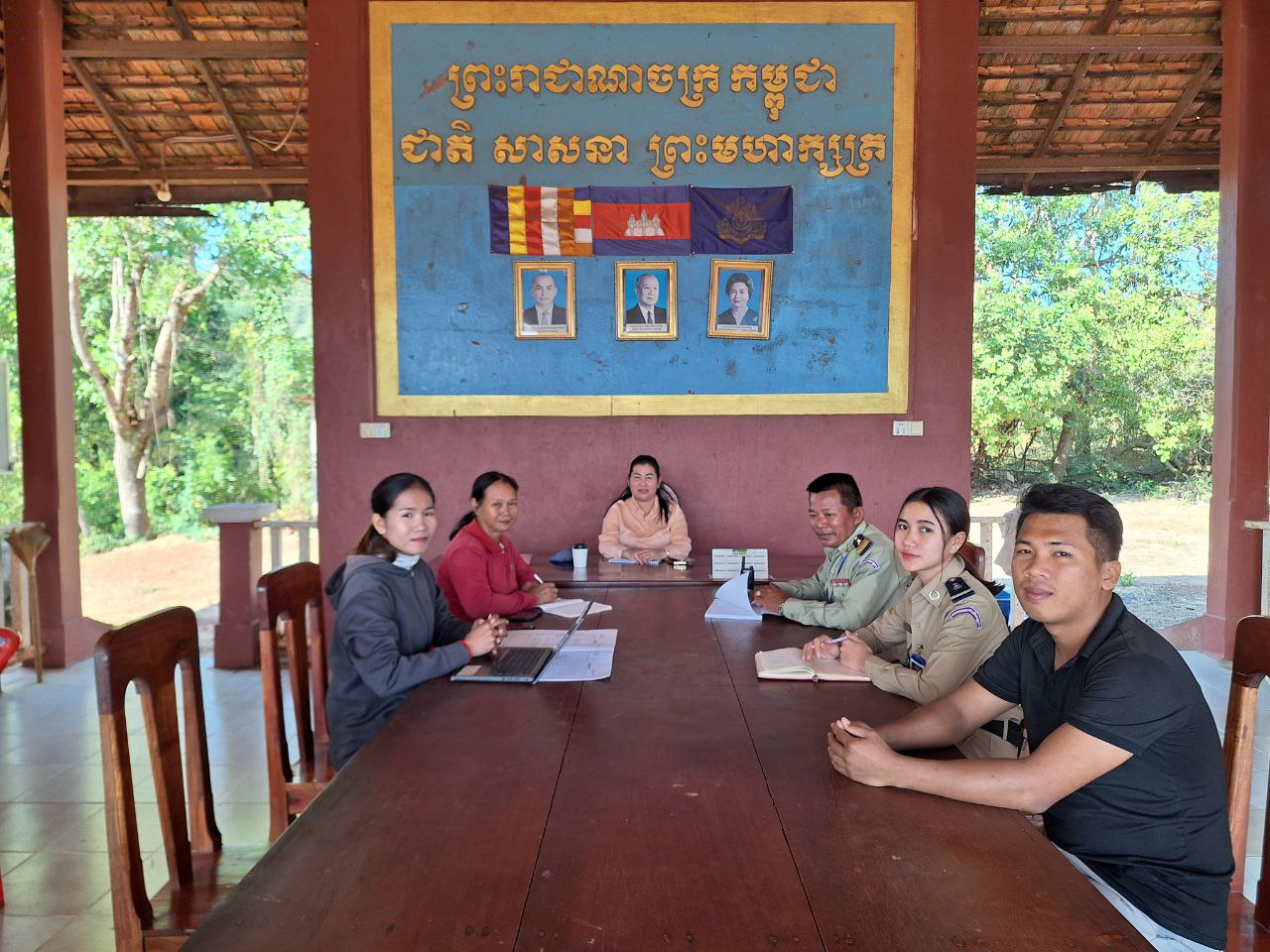 លោក វរសេនីយ៍ត្រី នាង ម៉ានិត នាយប៉ុស្តិ៍នគរបាលរដ្ឋបាលបឹងព្រាវ បានដឹកនាំកម្លាំងប៉ុស្តិ៍