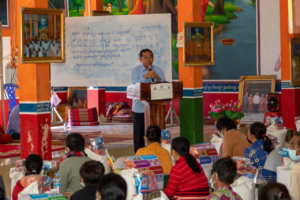 ឯកឧត្តម អ៊ូច ភា អភិបាលខេត្តតាកែវ អញ្ជើញចែកអំណោយមនុស្សធម៌ ដល់ពលរដ្ឋចំនួន ៨០គ្រួសារ នៅក្នុងឃុំកំពង់ក្រសាំង ស្រុកបូរីជលសារ