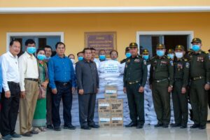 ឯកឧត្តមអភិបាលខេត្តតាកែវ នាំយកអំណោយដ៏ថ្លៃថ្លារបស់ សម្ដេចតេជោ ហ៊ុន សែន និងសម្ដេចកិត្តិព្រឹទ្ធបណ្ឌិត ប្រគល់ជូន សមាគមអតីតយុទ្ធជនកម្ពុជា ខេត្តតាកែវ