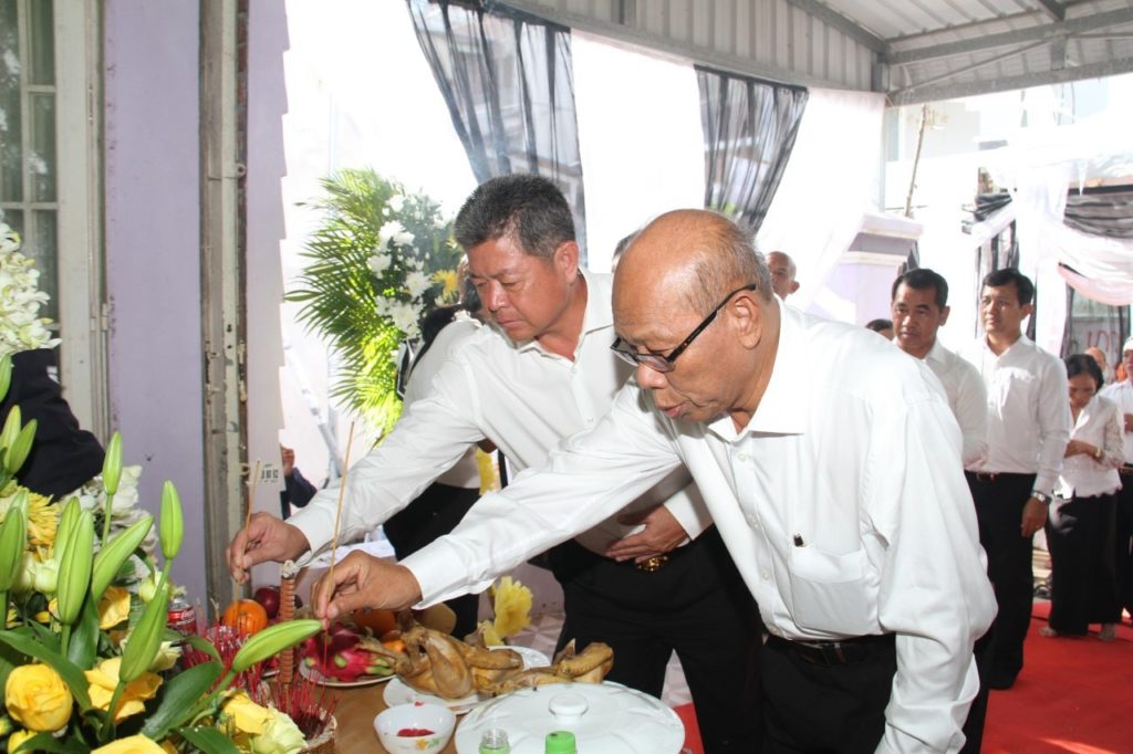 ការអញ្ជើញគោរពវិញ្ញាណក្ខ័ន្ធសព លោក ម៉ៅ ផុន អតីតស្នងការនគរបាលខេត្ត របស់រដ្ឋបាលខេត្តព្រះសីហនុ