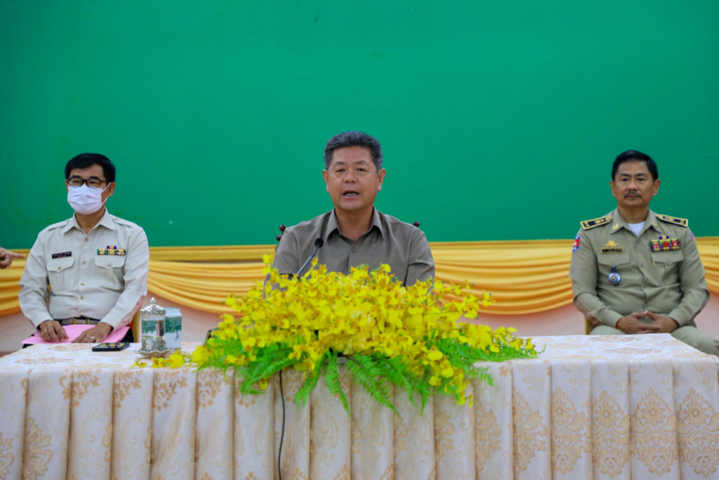ពិធីសំណេះសំណាលជាមួយកងកម្លាំងប្រដាប់អាវុធទាំង៣ប្រភេទ និងក្រុមគ្រូពេទ្យ និងមន្ត្រីកិច្ចសន្យានៅសាលាខេត្តព្រះសីហនុ