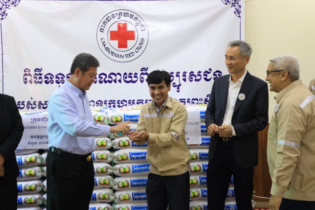 ការទទួលអំណោយមនុស្សធម៌ពីក្រុមហ៊ុន Cambodian Energy Limited នូវអង្ករចំនួន ១០តោន និងក្រុមហ៊ុន Cambodian Energy II Co,Ltd អង្ករ ១០តោន អបអរសាទរខួបទី១៥៧ ទិវាពិភពលោកកាកបាទក្រហម និងអឌ្ឍចន្ទក្រហម ៨ឧសភា ២០២០
