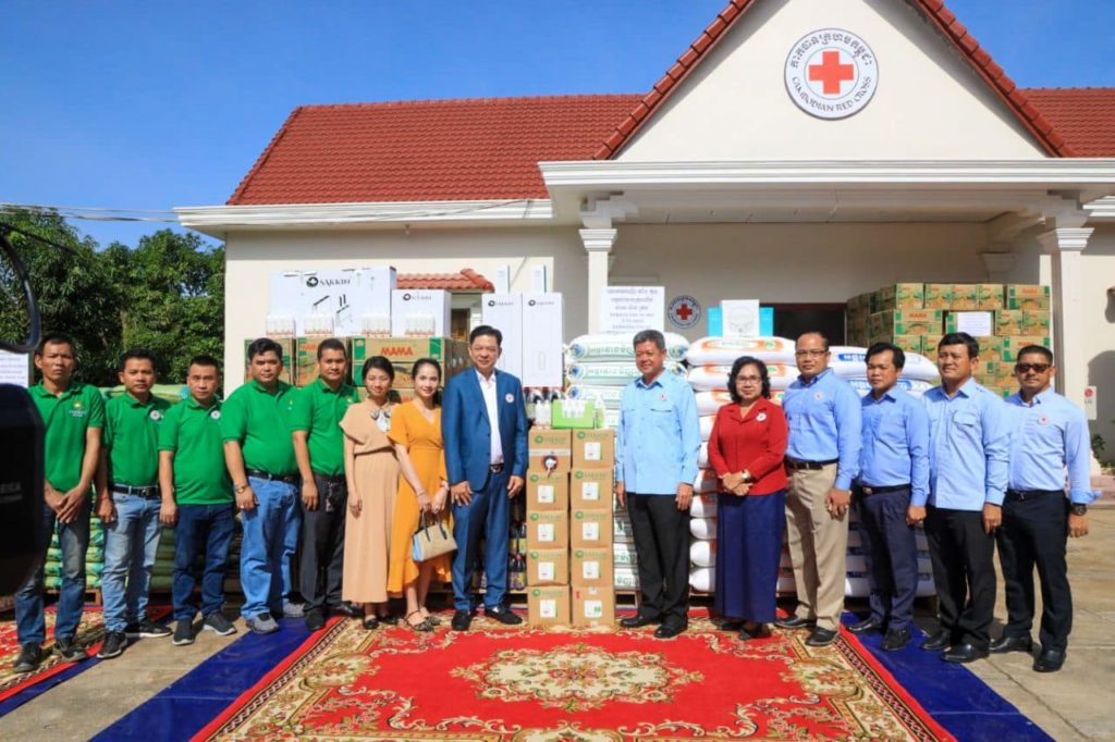 ការទទួលអំណោយពីសប្បុរសជន ដែលបានចូលរួមបរិច្ចាកធនធានផ្ទាល់ខ្លួន ដើម្បីរួមចំណែកក្នុងការងារមនុស្សធម៌របស់សាខាកាកបាទក្រហមកម្ពុជា