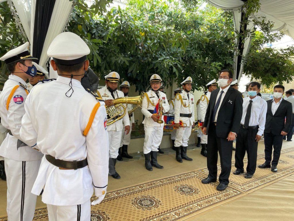 ឯកឧត្តម ម៉ាង ស៊ីណេត អភិបាលរងខេត្ត តំណាងឯកឧត្តម គួច ចំរើន បានដឹកនាំគណៈប្រតិភូខេត្តព្រះសីហនុ អញ្ជើញចូលរួមរំលែកទុក្ខ និងគោរពវិញ្ញាណក្ខន្ធ មហាឧបាសិកា ស ស៊ន់