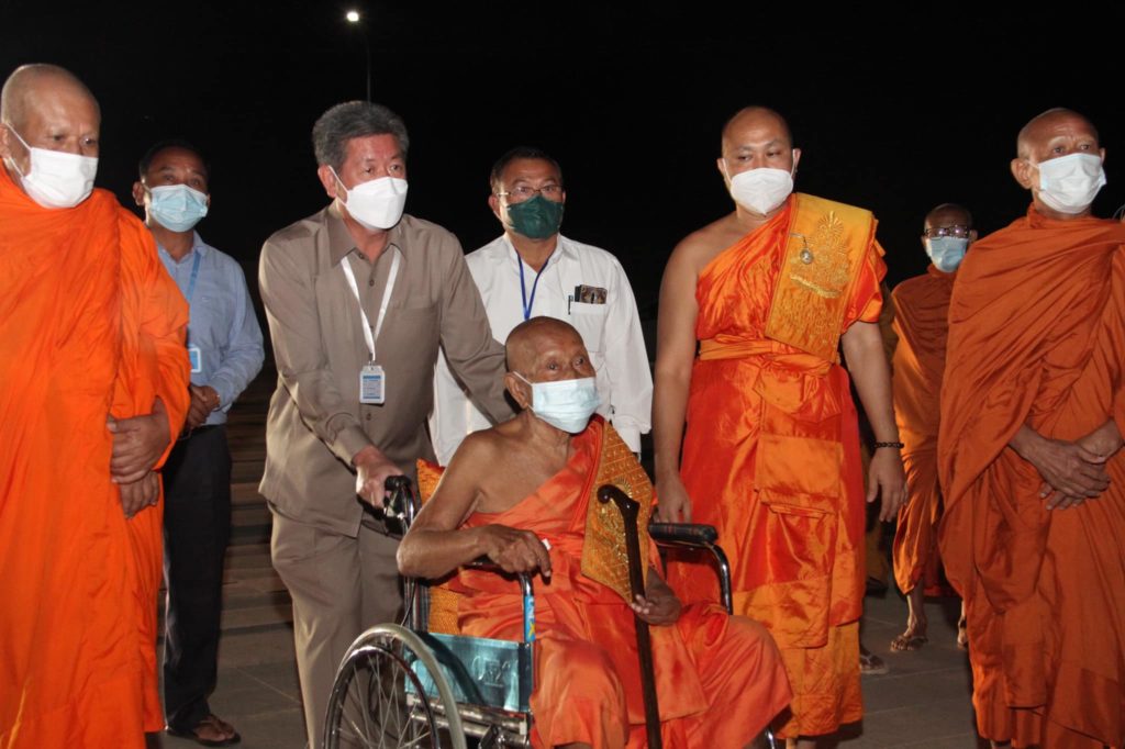 សម្តេចព្រះអគ្គមហាសង្ឃរាជាធិបតីកិត្តិឧទ្ទេសបណ្ឌិត ទេព វង្ស  សម្តេចយាងប្រោសព្រំព្រះបដិមាឧមា-មហេសូរ នៅរង្វង់មូលរាម ខេត្តព្រះសីហនុ