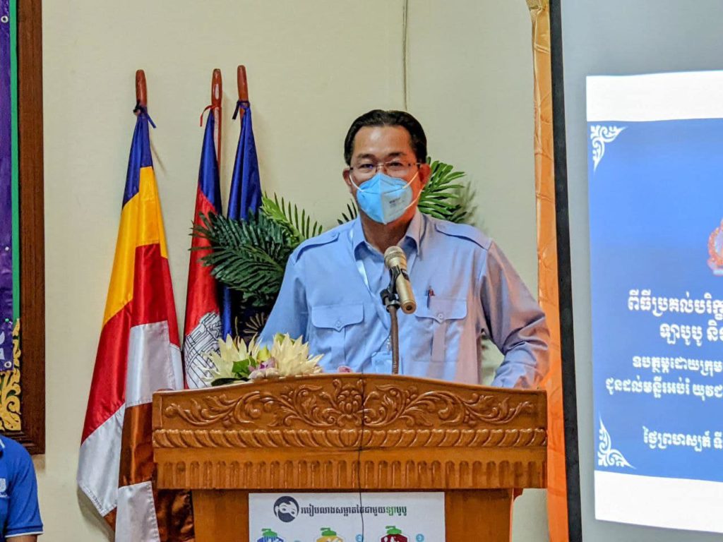 មន្ទីរអប់រំ យុវជន និងកីឡាខេត្តព្រះសីហនុ បានរៀបចំពិធីប្រគល់ទទួលបរិក្ខាលាងសម្អាតដៃ និងសាប៊ូដុំលុច្ស នៅសាលប្រជុំវិទ្យាល័យក្រុងព្រះសីហនុ ក្រោមអធិបតីភាព ឯកឧត្តម ម៉ាង ស៊ីណេត