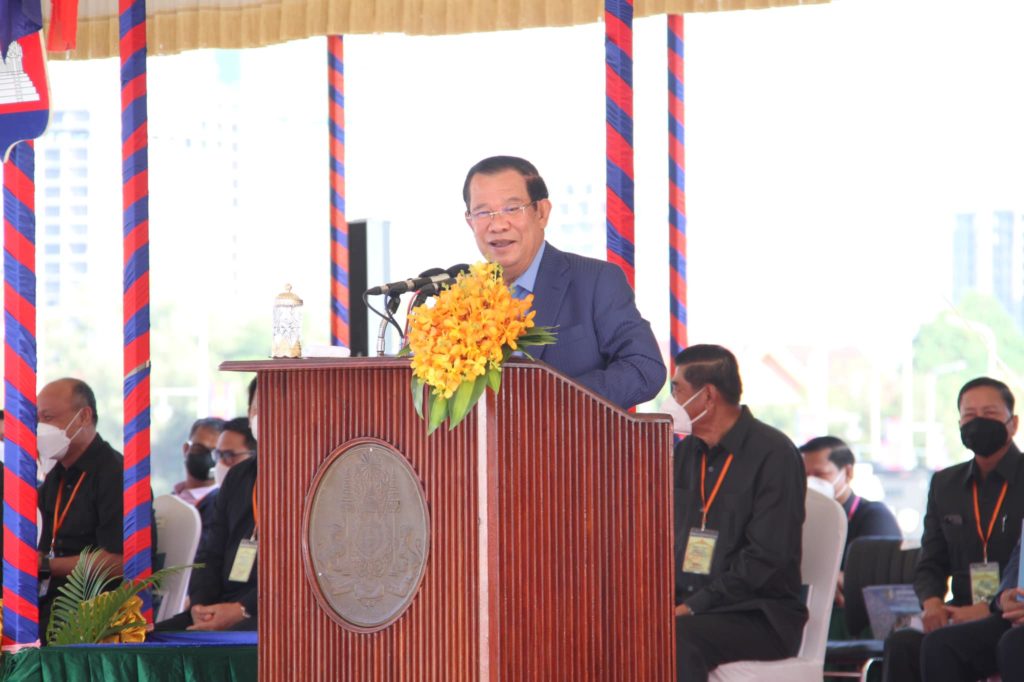 សម្ដេចអគ្គមហាសេនាបតីតេជោ ហ៊ុន សែន នាយករដ្ឋមន្ត្រី នៃព្រះរាជាណាចក្រកម្ពុជា បានអញ្ជើញជាអធិបតីដ៏ខ្ពង់ខ្ពស់ ក្នុងពិធីសម្ពោធដាក់ឲ្យប្រើប្រាស់ជាផ្លូវការ នូវហេដ្ឋារចនាសម្ព័ន្ធផ្លូវចំនួន៣៧ខ្សែ និងស្ថានីយប្រព្រឹត្តកម្មទឹកកខ្វក់