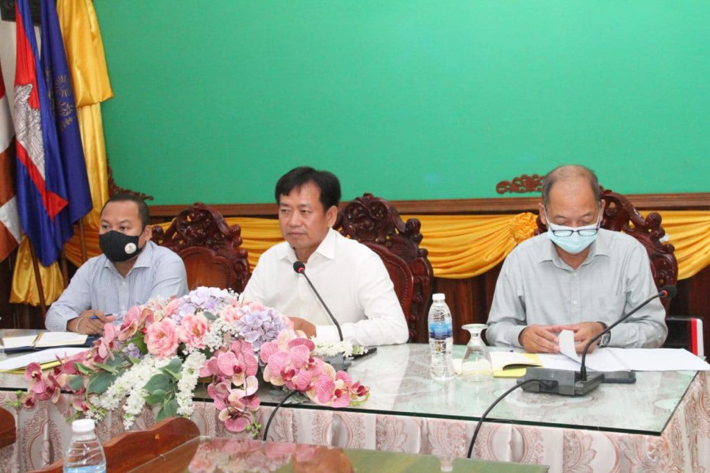 ឯកឧត្តម សុខ គាង ឯកឧត្តម សូ សិង្ហា និងលោកឡុង ឌីម៉ង់  អភិបាលរងខេត្តព្រះសីហនុ បានអញ្ជើញដឹកនាំកិច្ចប្រជុំក្រុមការងារចុះពិនិត្យ សិក្សា រៀបចំចុះបញ្ជីដីទីលានទុកដាក់សំរាមសំណល់រឹង
