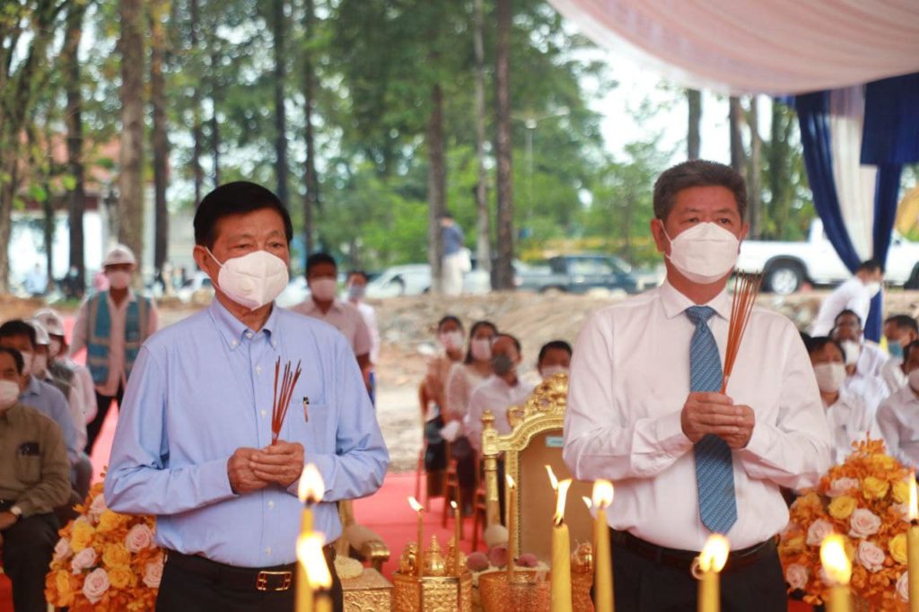 ឯកឧត្តម សូរ ជុង ហួរ ប្រធានក្រុមប្រឹក្សាខេត្ត និងឯកឧត្តម គួច ចំរើន អភិបាល នៃគណៈអភិបាលខេត្តព្រះសីហនុ អញ្ជើញចូលរួមក្នុងពិធីក្រុងពាលី បញ្ចុះបឋមសិលា សាងសង់អគាររដ្ឋបាលសាលាខេត្តព្រះសីហនុថ្មី
