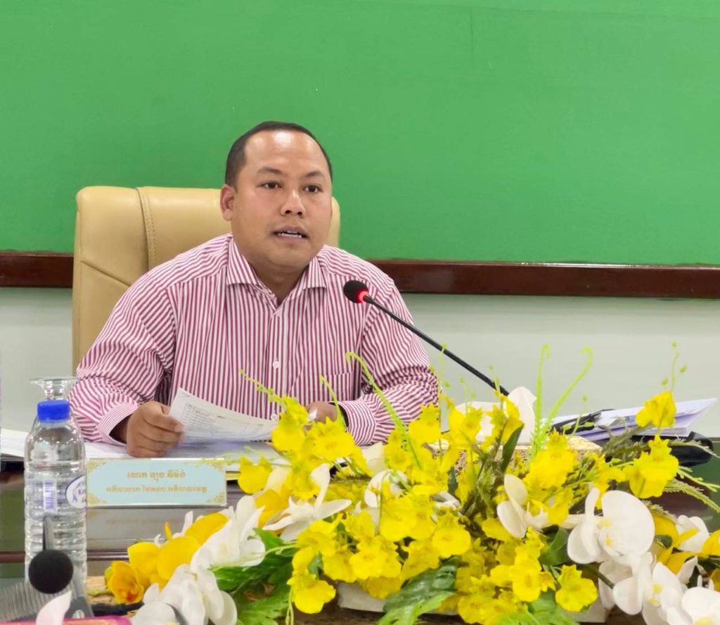 លោក ឡុង ឌីម៉ង់ អភិបាលរងខេត្តព្រះសីហនុ បានអញ្ជើញជាប្រធានដឹកនាំកិច្ចប្រជុំពិគ្រោះយោបល់ និងផ្សព្វផ្សាយលទ្ធផលស្តីពីការសិក្សាវាយតម្លៃហេតុប៉ះពាល់បរិស្ថាននិងសង្គម