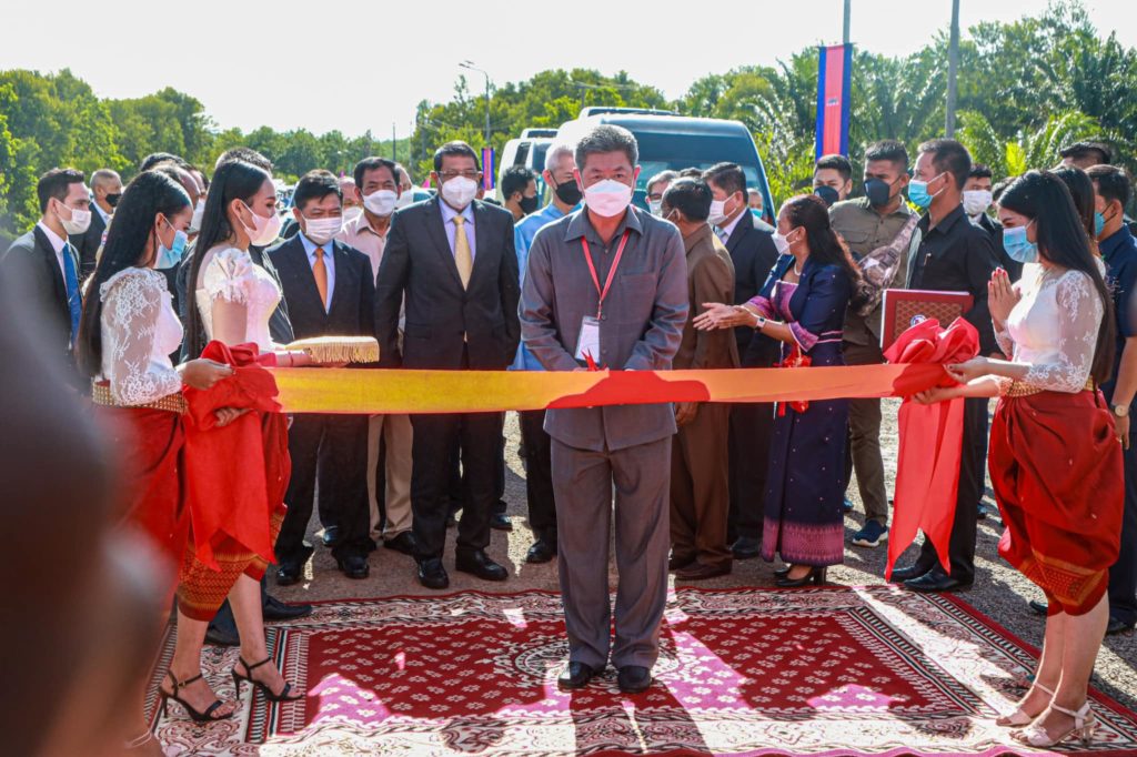 ឯកឧត្តម គួច ចំរើន អភិបាល នៃគណៈអភិបាលខេត្តព្រះសីហនុ បានអញ្ជើញចូលរួមក្នុងពិធីសម្ពោធដាក់ឱ្យប្រើប្រាស់មជ្ឈមណ្ឌលជាតិព្យាបាល និងស្តារនីតិសម្បទាអ្នកញៀនគ្រឿងញៀន ដោយស្ម័គ្រចិត្ត និងផ្អែកលើសហគមន៍