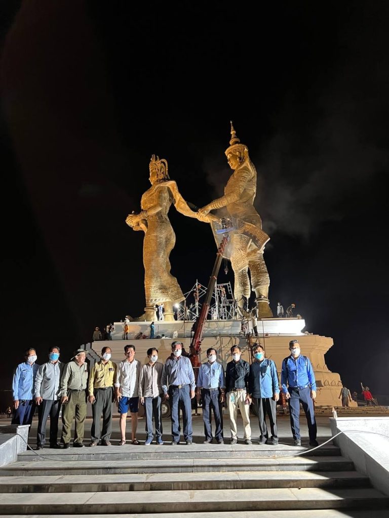 គិតត្រឹមម៉ោង១២ និង៣០នាទីយប់ ចូលថ្ងៃទី១៣ ខែមេសា ឆ្នាំ ២០២២ រូបសំណាក «ព្រះថោង នាងនាគ» បានដំឡើងរួចរាល់ជាស្ថាពរហើយ