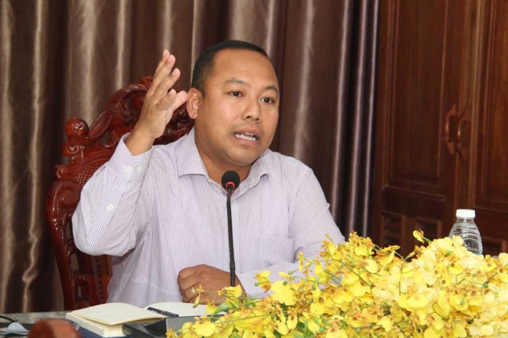 លោក ឡុង ឌីម៉ង់ អភិបាលរងខេត្តព្រះសីហនុ ដឹកនាំកិច្ចប្រជុំជម្រុញការចាក់វ៉ាក់សាំងកូវីដ-១៩ ដូសជម្រុញជូនប្រជាពលរដ្ឋនៅក្នុងខេត្តព្រះសីហនុ