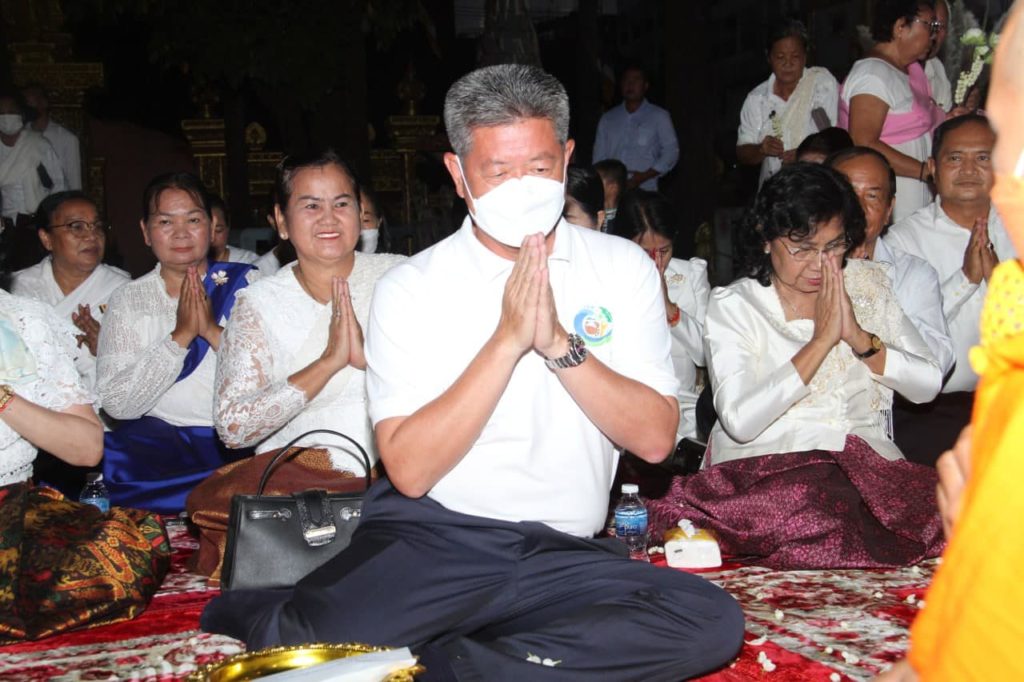 ឯកឧត្តម គួច ចំរើន អភិបាល នៃគណៈអភិបាលខេត្តព្រះសីហនុ អញ្ជើញចូលរួមជាអធិបតី ក្នុងពិធីបុណ្យវិសាខបូជា