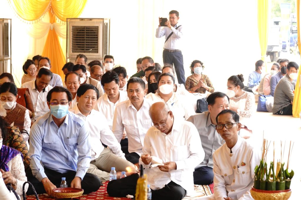 ឯកឧត្តម ម៉ាង ស៊ីណេត និងលោក គង់ វិតាណៈ អភិបាលរងខេត្តព្រះសីហនុ បានអញ្ជើញចូលរួមពិធីក្រុងពាលីបញ្ចុះបឋមសិលាសាងសង់ព្រះវិហារវត្តគីរីជលសារកោះរ៉ុង
