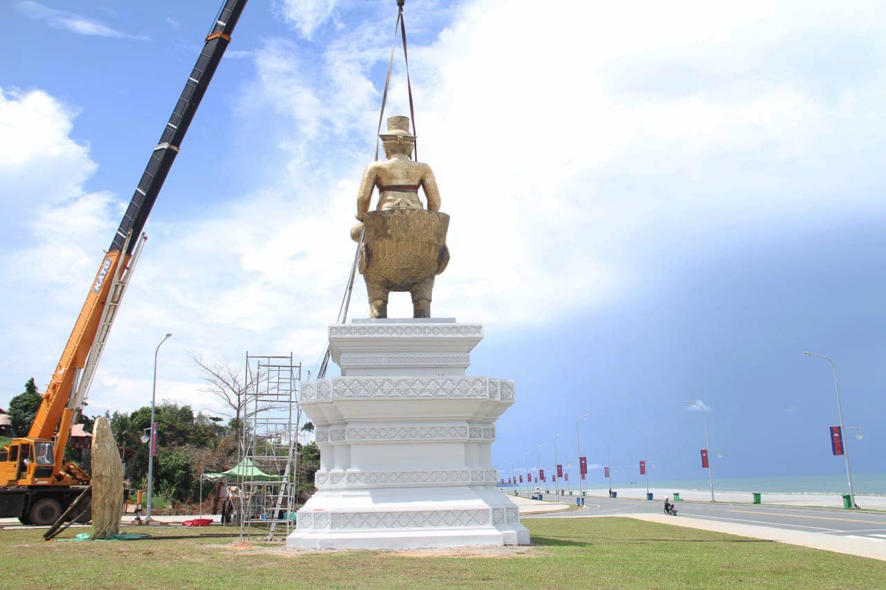 រូបសំណាកព្រះស្កន្ទគង់លើក្ងោក ស្ថិតនៅចំណុចប្រសព្វវិថី២ធ្នូ និងវិថីសម្តេចតេជោ នៅសង្កាត់លេខ៤ ក្រុងព្រះសីហនុ នឹងសាងសង់រួចរាល់ក្នុងពេលឆាប់ៗខាងមុខនេះ