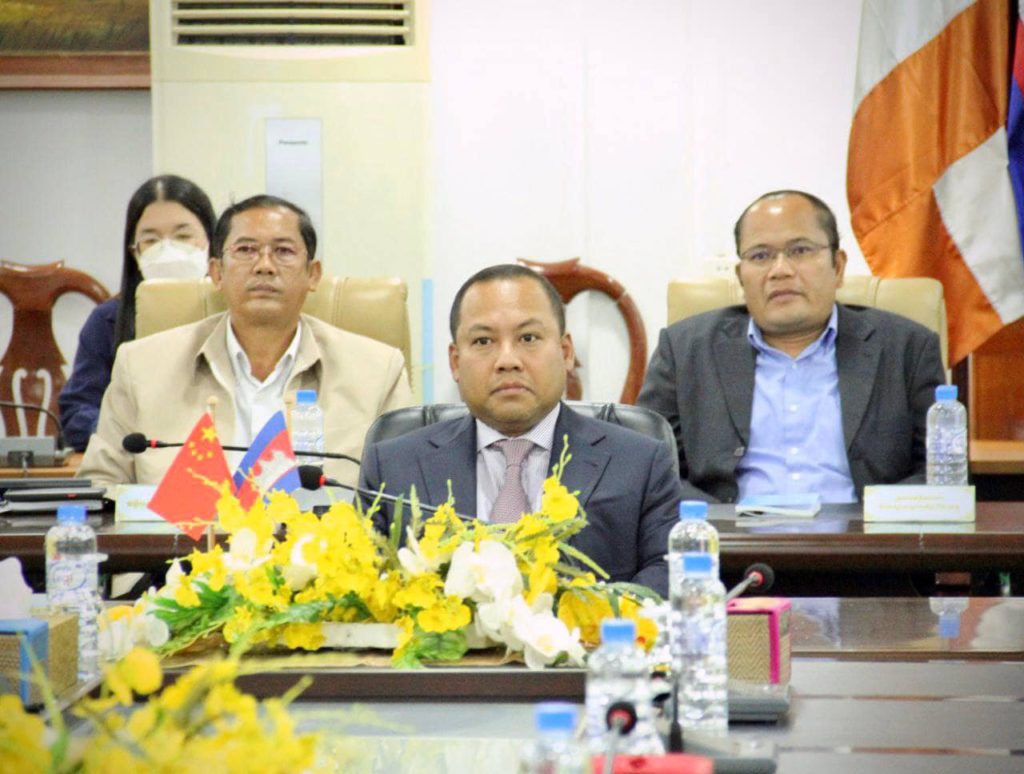 លោក ឡុង ឌីម៉ង់ អភិបាលរង ខេត្តព្រះសីហនុ តំណាងឯកឧត្តម គួច ចំរើន បានដឹកនាំមន្ត្រីដែលជាតំណាងមកពីមន្ទីរនិងស្ថាប័នពាក់ព័ន្ធចូលរួមវេទិកាសប្តាហ៍ទីក្រុងមិត្តភាពអន្តរជាតិខេត្តជាំងស៊ូ សម្រាប់កិច្ចសហប្រតិបត្តិការ (ផ្លូវមួយខ្សែក្រវ៉ាត់មួយ)