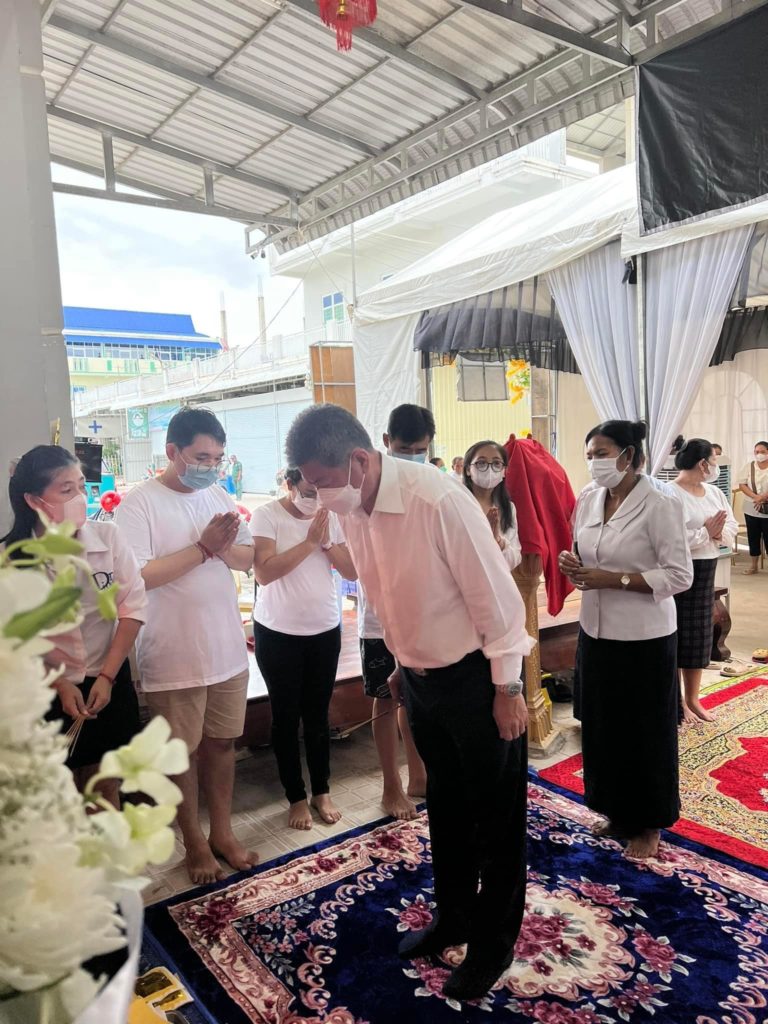 ឯកឧត្ដម គួច ចំរើន អភិបាល នៃគណៈអភិបាលខេត្តព្រះសីហនុ បានអញ្ជេីញគោរពវិញ្ញាណក្ខន្ធសព ឧបាសក សំ ស្រ៊ាង