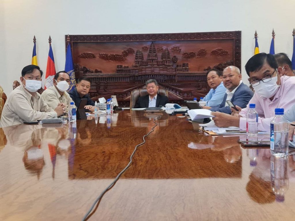 ឯកឧត្តម គួច ចំរើន អភិបាល នៃគណៈអភិបាលខេត្ត​ព្រះសីហនុ បាន​អញ្ជើញចូលរួម​ក្នុង​កិច្ច​ប្រជុំ​ដេីម្បីពិនិត្យ​ និងផ្តល់ការយល់ព្រមលេីសេចក្តីព្រាងគោលនយោបាយគ្រប់គ្រង​ និងប្រេីប្រាស់ដីធ្លី