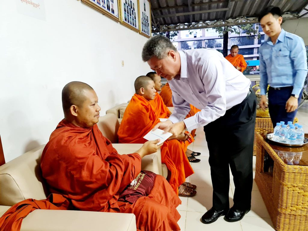 នៅល្ងាចថ្ងៃទី១១ ខែវិច្ឆិកា ឆ្នាំ២០២២ ព្រះសង្ឃ៧អង្គ និមន្តមកពីខេត្តត្បូងឃ្មុំ និងខេត្តកំពង់ចាម មកសួរសុខទុក្ខ និងជយន្តោ ដល់ឯកឧត្តម គួច ចំរើន អភិបាល នៃគណៈអភិបាលខេត្តព្រះសីហនុ នៅសាលាខេត្តព្រះសីហនុ។