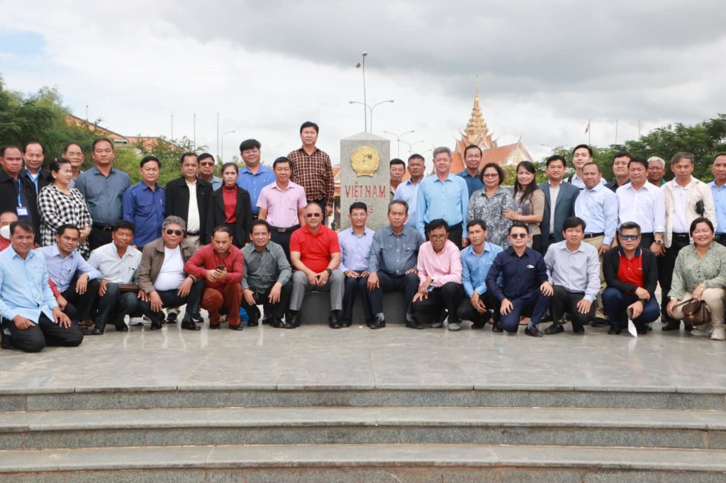 ឯកឧត្តម វង្ស ផាណាត និងឯកឧត្តម គួច ចំរើន អញ្ជើញដឹកនាំគណៈប្រតិភូខេត្តព្រះសីហនុ ចូលរួមកិច្ចប្រជុំបូកសរុបលទ្ធផល នៃកិច្ចសហប្រតិបត្តិការរយៈពេល៣ឆ្នាំ