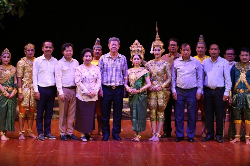 ឯកឧត្តមបណ្ឌិត ថោង ខុន លោកជំទាវ ម៉ិញ កុសុនី និងឯកឧត្តម គួច ចំរើន បានអញ្ជើញទស្សនាការសម្តែងសាកល្បងនូវល្ខោនភ្លេងការរឿង «ព្រះថោងនាងនាគ»