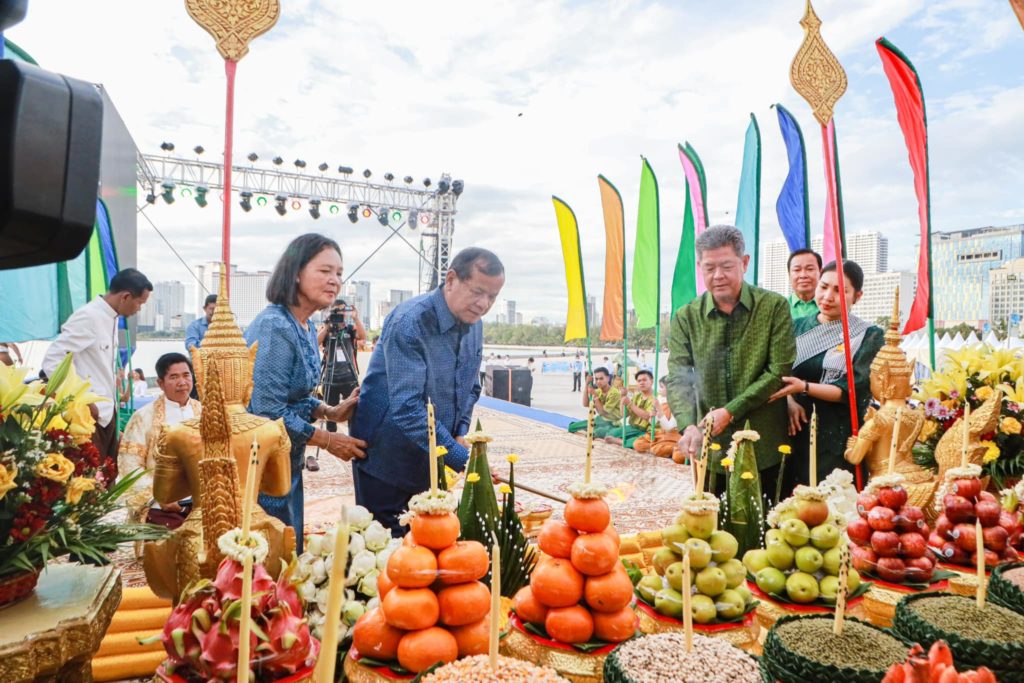 ឯកឧត្តមបណ្ឌិត ថោង ខុន ឯកឧត្តម វង្ស ផាណាត ឯកឧត្តម គួច ចំរើន អញ្ជើញជាអធិបតីក្រុងពាលីក្នុងពិធីបុណ្យសមុទ្រលើកទី៩ ជុំទី៣ និងមហាសន្និបាតក្លឹបឆ្នេរសមុទ្រដែលស្អាតជាងគេលើសកលលោក ឆ្នាំ២០២២