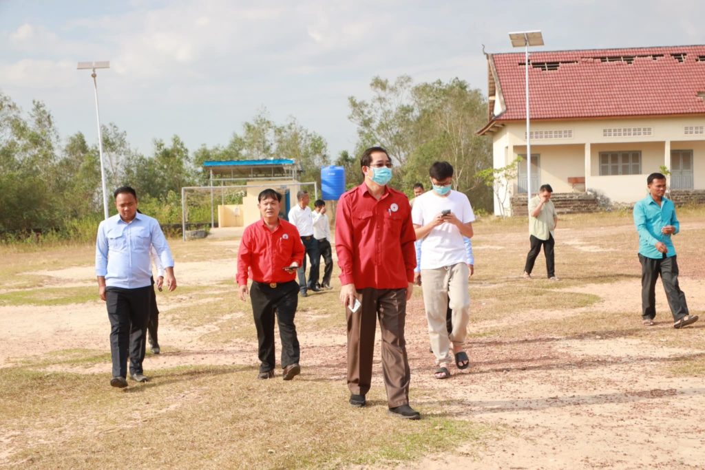 ឯកឧត្តម ម៉ាង ស៊ីណេត អភិបាលរងខេត្តព្រះសីហនុ បានដឹកនាំមន្រ្តីក្រោមឱវាទចុះពិនិត្យមើលសមិទ្ធផលនៅវិទ្យាល័យទួលកែវ