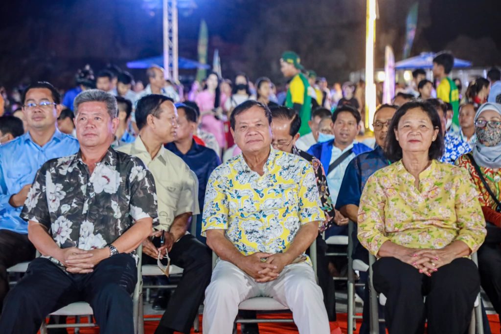 ឯកឧត្តមបណ្ឌិត ថោង ខុន និងឯកឧត្តម គួច ចំរើន អញ្ជើញចូលរួមកម្មវិធីសម្តែងសិល្បៈអបអរសាទរពិធីបុណ្យសមុទ្រលើទី៩ ជុំទី៣ ឆ្នាំ២០២២
