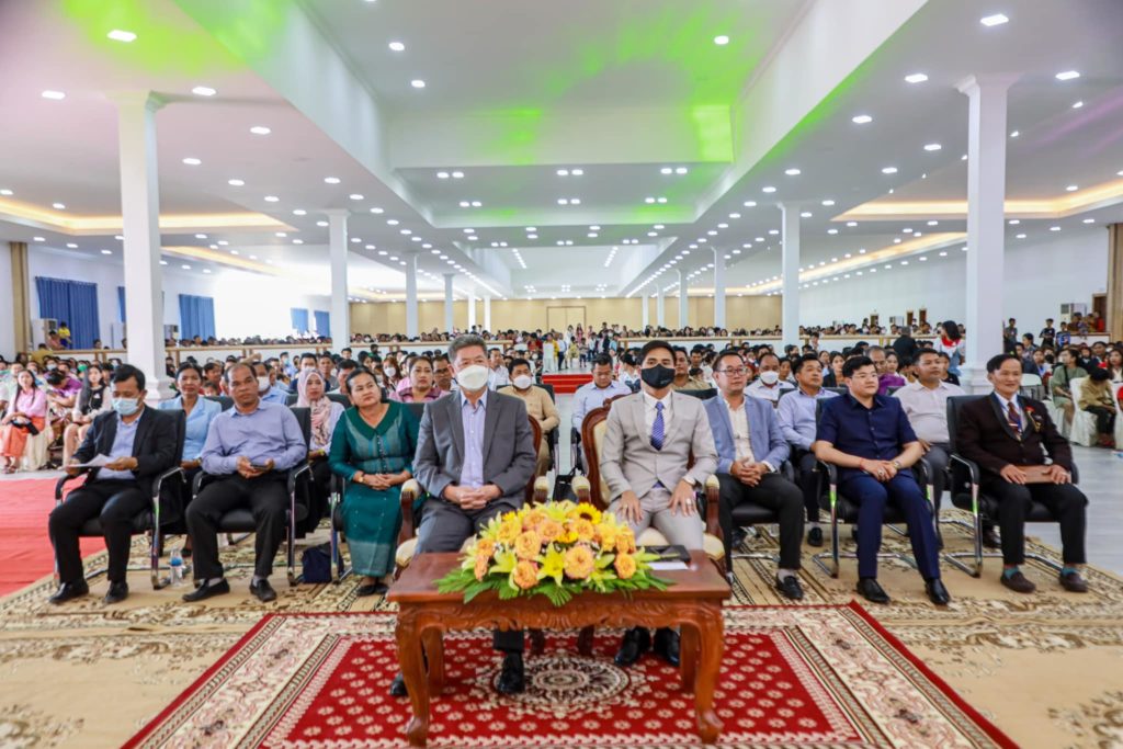 ឯកឧត្តម សៀ សុភ័ក្រ្ត និងឯកឧត្តម គួច ចំរើន អញ្ជើញចូលរួមអបអរសាទរថ្ងៃកំណើតព្រះយេស៊ូគ្រីស្ទ ក្នុងឱកាសបុណ្យណូអែល