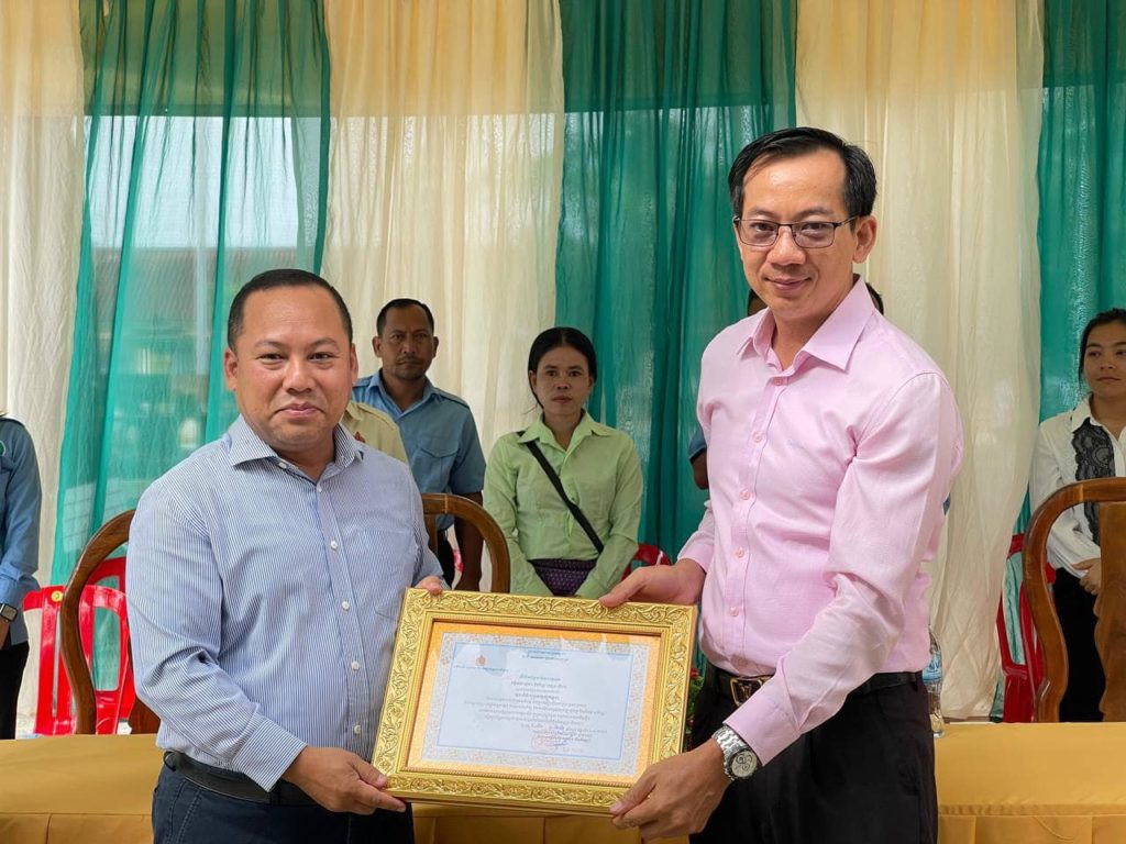 លោក ឡុង ឌីម៉ង់ អភិបាលរងខេត្តព្រះសីហនុ អញ្ជើញ ជាគណៈអធិបតីក្នុងកម្មវិធី នឹកភ្នែកនឹងវាស់កំហើញជូនសិស្សានុសិស្សនិងបុគ្គលិកសិក្សានៅវិទ្យាល័យស្ទឹងហាវ