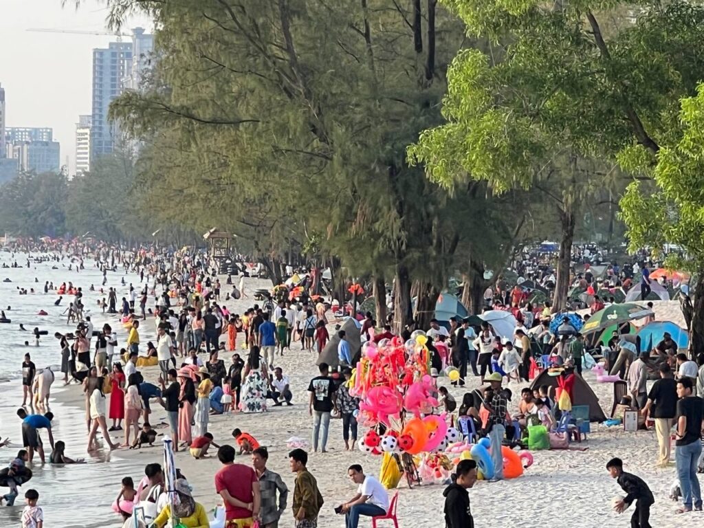 ថ្ងៃទី៣១ ខែធ្នូ ឆ្នាំ២០២២ ក្នុងឱកាសឆ្នាំថ្មី ឆ្នាំសកល ២០២៣ ភ្ញៀវទេសចរដែលមកកំសាន្តនៅខេត្តព្រះសីហនុ មានចំនួនសរុប ៣៣៨,៥៥២នាក់។