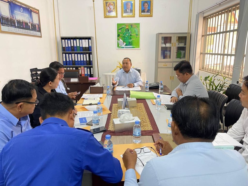 លោក ឡុង ឌីម៉ង់ អភិបាលរង នៃគណៈអភិបាលខេត្តព្រះសីហនុ បានដឹកនាំមន្ត្រីកិច្ចប្រជុំវាយតម្លៃ បុរេលក្ខណសម្បត្តិអ្នកទទួលការសម្រាប់ការចូលរួមដេញថ្លៃគម្រោងមូលនិធិឃុំ សង្កាត់ ក្នុងខេត្តព្រះសីហនុ