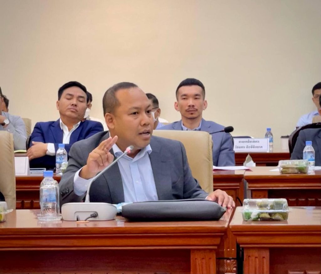 លោក ឡុង ឌីម៉ង់ អភិបាលរងខេត្តព្រះសីហនុ បានអញ្ជើញចូលរួមកិច្ចប្រជុំពិភាក្សាលើការពង្រឹង និងលើកកម្ពស់ប្រសិទ្ធភាពក្នុងការគាំទ្ររដ្ឋបាលក្រុងស្រុក ឃុំសង្កាត់ លើកទី៧