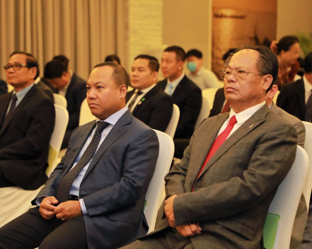 លោក ឡុង ឌីម៉ង់ អភិបាលរង នៃគណៈអភិបាលខេត្តព្រះសីហនុ បានតំណាងឯកឧត្តមអភិបាល អញ្ជើញចូលរួមក្នុង ពិធីចុះហត្ថលេខាលើអនុស្សារណៈ នៃកិច្ចព្រមព្រៀង និងអនុម័តប្លង់មេសាងសង់អាកាសយានដ្ឋានអន្តរជាតិកោះរ៉ុង