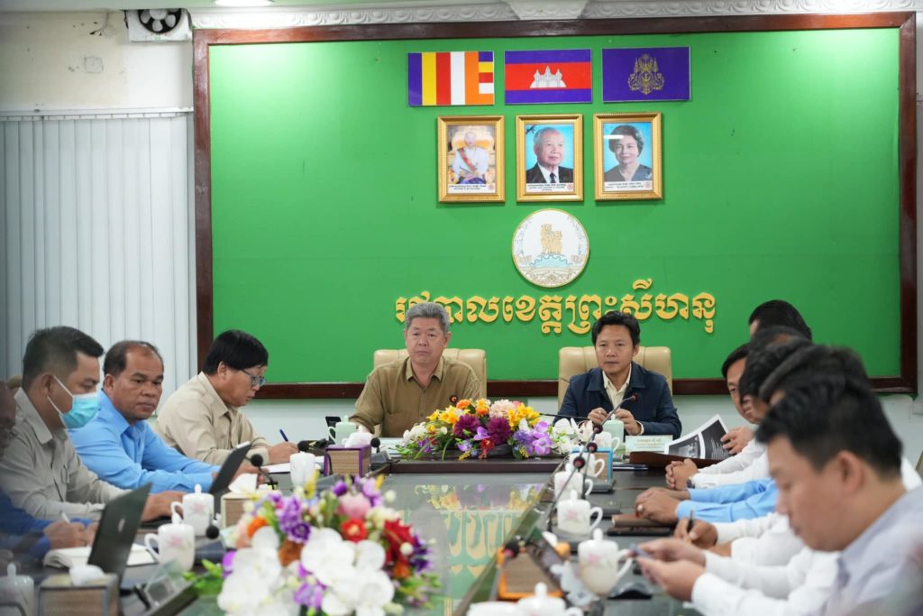 ឯកឧត្តម គួច ចំរើន អភិបាល នៃគណៈអភិបាលខេត្តព្រះសីហនុ និងឯកឧត្តម លី រស្មី រដ្ឋលេខាធិការក្រសួងដែនដី នគរូបនីយកម្ម និងសំណង់ ដឹកនាំកិច្ចប្រជុំពិនិត្យវឌ្ឍនភាព នៃការសាងសង់អគាររដ្ឋបាលសាលាខេត្តព្រះសីហនុ
