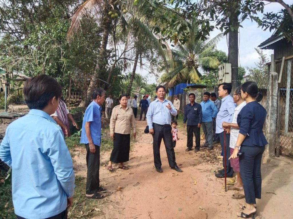 ទីចាត់ការផែនការ និងវិនិយោគសាលាខេត្ត បានដឹកនាំមន្ត្រីបច្ចេកទេសខេត្ត ចុះសិក្សាគម្រោងសាងសង់ផ្លូវបេតុង ដែលប្រើប្រាស់ថវិកាឥណទានបន្ថែមស្រុក
