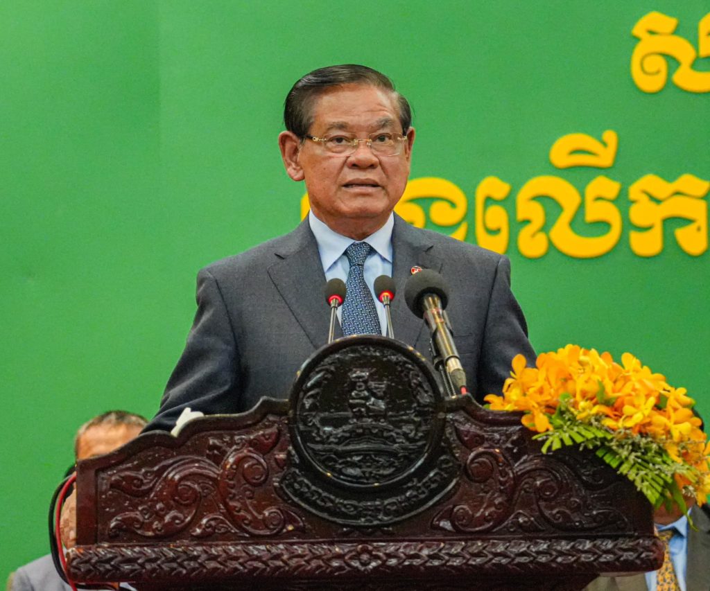 នារសៀលថ្ងៃទី៣១ ខែមីនា ឆ្នាំ២០២៣ សម្តេចក្រឡាហោម ស ខេង ឧបនាយករដ្ឋមន្រ្តី រដ្ឋមន្រ្តីក្រសួងមហាផ្ទៃ បានអញ្ជើញជាអធិបតីដ៏ខ្ពង់ខ្ពស់ក្នុងពិធីបិទសន្និបាតត្រួតពិនិត្យលទ្ធផលការងារឆ្នាំ២០២២ និងលើកទិសដៅការងារឆ្នាំ២០២៣ របស់រដ្ឋបាលខេត្តព្រះសីហនុ។