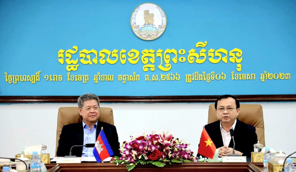 ឯកឧត្តម គួច ចំរើន អភិបាលខេត្តព្រះសីហនុ អនុញ្ញាតិឱ្យលោក ឡេ តាន់ កាន (Le Tan Can) អនុប្រធានអចិន្រ្តៃយ៍ នៃគណៈកម្មាធិការប្រជាជនខេត្តបាក់លីវ ចូលជួបពិភាក្សាការងារ